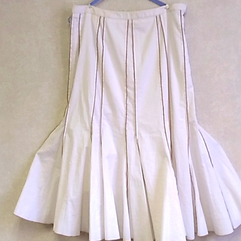Insight size 8 skirt, off-white, with accent stitching